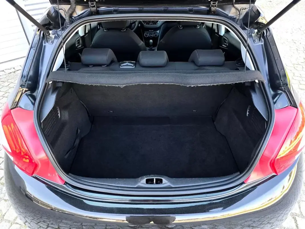 Peugeot 208 2012 - 7500 EUR, 137000 km - AUTO.MOTO.pt - 137000km - foto 24 de 25