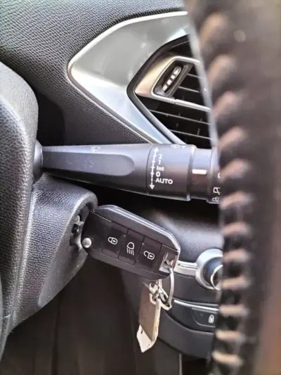 Peugeot 308 SW 2020 - 10990 EUR, 139592 km - AUTO.MOTO.pt - 139592km - foto 23 de 49