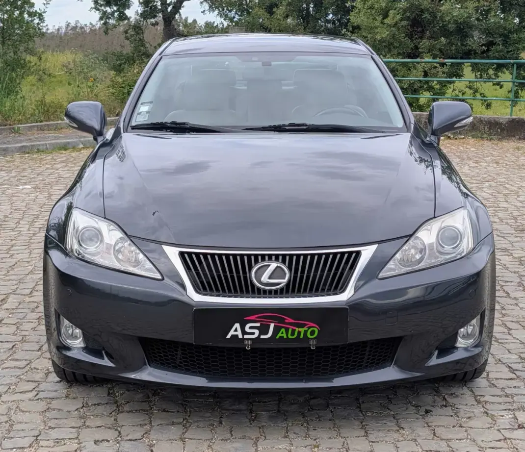 Lexus IS 220 2009 - 8500 EUR, 204441 km - AUTO.MOTO.pt - 204441km - foto 3 de 26