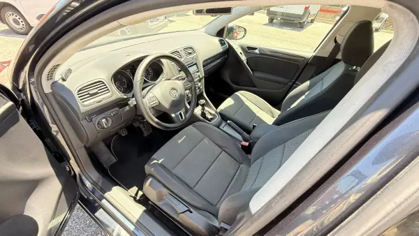 Volkswagen Golf 2010 - 8950 EUR, 141014 km - AUTO.MOTO.pt - 141014km - foto 4 de 43