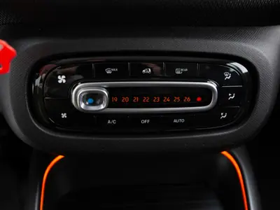 Smart Fortwo Cabrio 2021 - 15000 EUR, 38000 km - AUTO.MOTO.pt - 38000km - foto 14 de 17