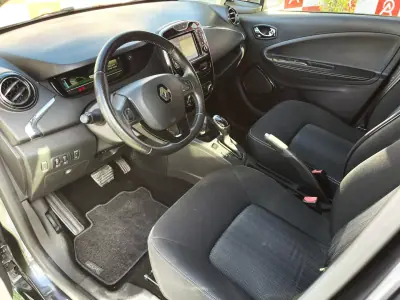 Renault Zoe 2019 - 13490 EUR, 67270 km - AUTO.MOTO.pt - 67270km - foto 10 de 21