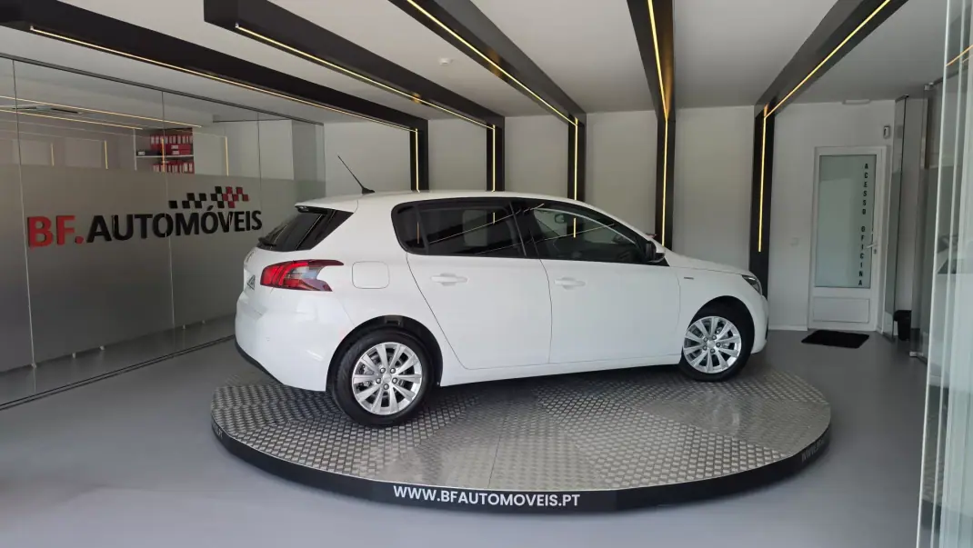 Peugeot 308 2021 - 9500 EUR, 224621 km - 224621km - foto 8 de 59