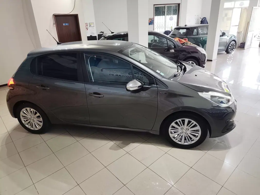 Peugeot 208 2019 - 10300 EUR, 58000 km - AUTO.MOTO.pt - 58000km - foto 8 de 25