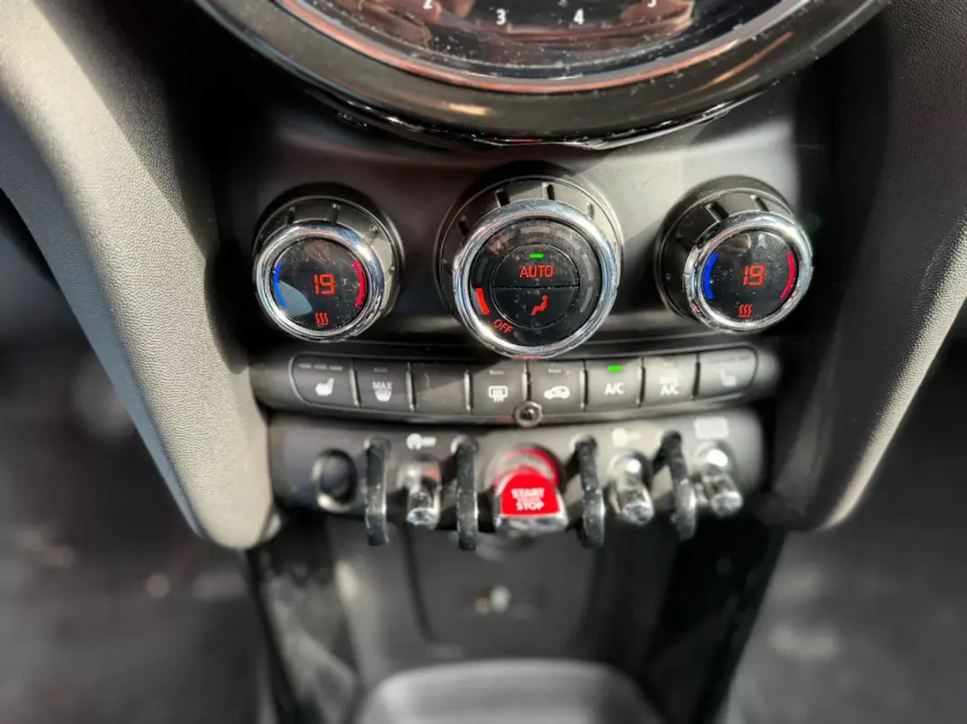 MINI Cooper 2023 - 22900 EUR, 48618 km - AUTO.MOTO.pt - 48618km - foto 8 de 15