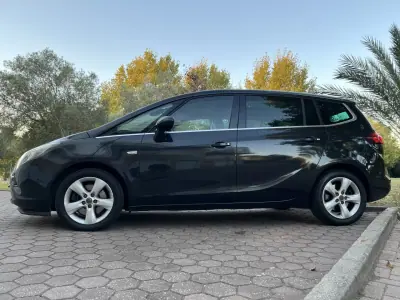 Opel Zafira 2012 — foto 5 de 58
