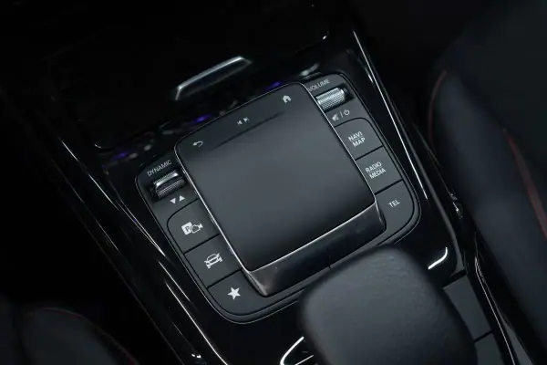 Mercedes-Benz CLA 45 AMG 2023 - 54950 EUR, 27000 km - AUTO.MOTO.pt - 27000km - foto 46 de 47