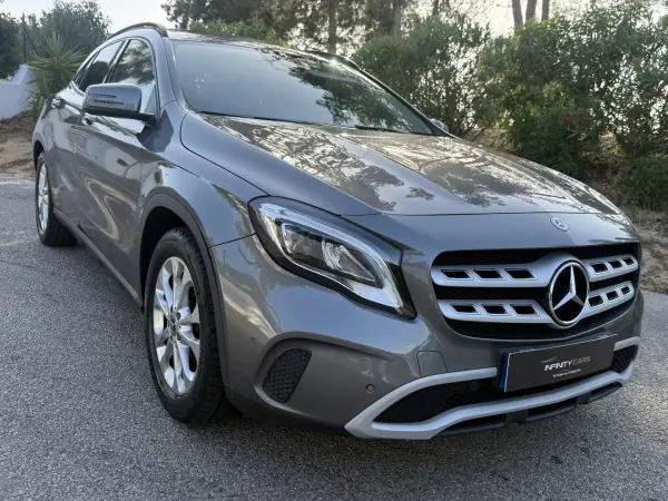 Mercedes-Benz GLA 180 2017 - 20999 EUR, 80000 km - AUTO.MOTO.pt - 80000km - foto 4 de 22