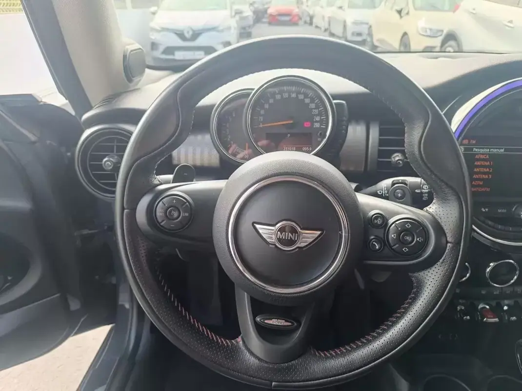 MINI 3 Portas 2016 - 16000 EUR, 232000 km - AUTO.MOTO.pt - 232000km - foto 26 de 46
