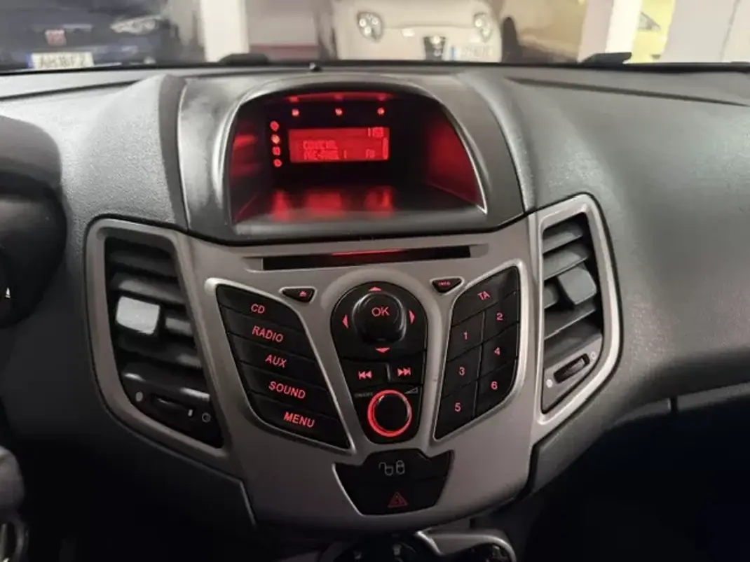 Ford Fiesta 2009 - 5500 EUR, 157000 km - 157000km - foto 23 de 30