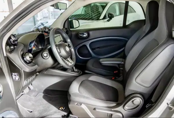 Smart ForTwo Coupé 2021 - 14145 EUR, 28400 km - AUTO.MOTO.pt - 28400km - foto 14 de 15