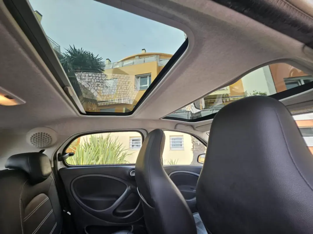 Smart ForFour 2018 - 12890 EUR, 75000 km - AUTO.MOTO.pt - 75000km - foto 11 de 12