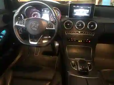 Mercedes-Benz C 350 2018 - 24999 EUR, 102000 km - AUTO.MOTO.pt - 102000km - foto 6 de 7