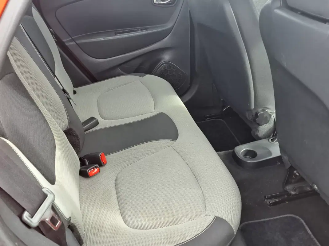 Renault Captur 2016 - 11450 EUR, 165268 km - AUTO.MOTO.pt - 165268km - foto 23 de 41