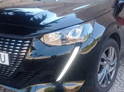 Peugeot 208 2021 - 10790 EUR, 90000 km - AUTO.MOTO.pt - 90000km - foto 4 de 15