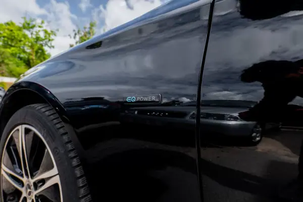 Mercedes-Benz C 300e 2020 - 26900 EUR, 109000 km - AUTO.MOTO.pt - 109000km - foto 18 de 36