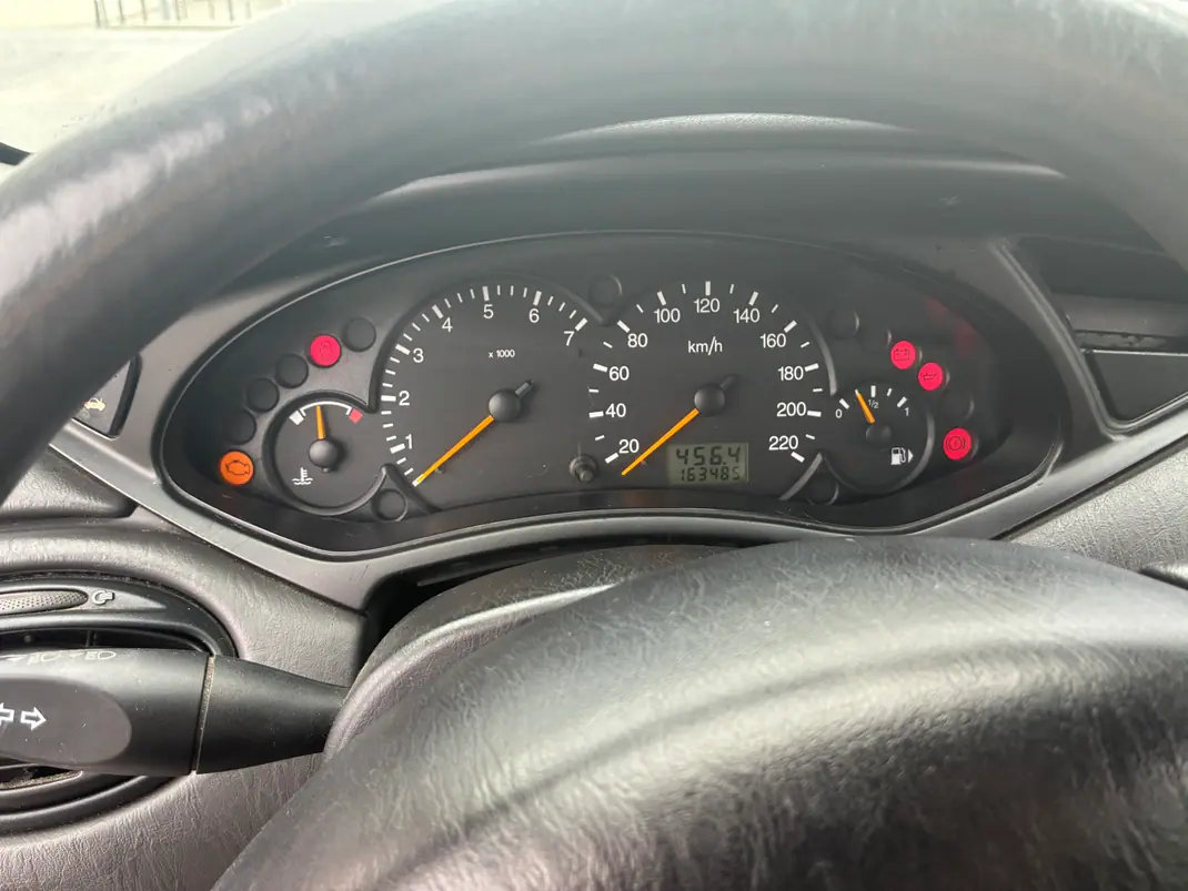 Ford Focus 1999 - 1750 EUR, 163500 km - AUTO.MOTO.pt - 163500km - foto 6 de 8