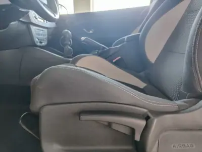 Renault Mégane Coupe 2010 - 18950 EUR, 157000 km - AUTO.MOTO.pt - 157000km - foto 25 de 39