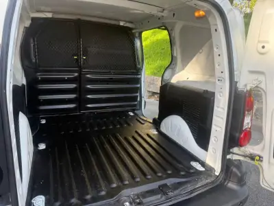 Citroën BERLINGO VAN XL 1.5 BLUE HDI 3 LUGARES 2012 - 6990 EUR, 247000 km - AUTO.MOTO.pt - 247000km - foto 20 de 24