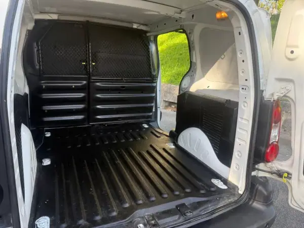 Citroën BERLINGO VAN XL 1.5 BLUE HDI 3 LUGARES 2012 - 6990 EUR, 247000 km - AUTO.MOTO.pt - 247000km - foto 20 de 24