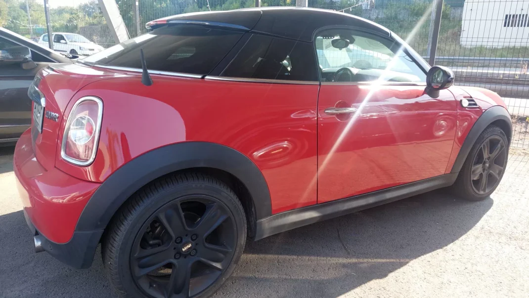 MINI Cooper 2012 - 7800 EUR, 153000 km - AUTO.MOTO.pt - 153000km - foto 11 de 15