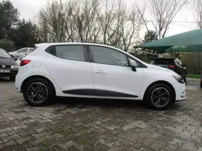 Renault Clio 2017 - 11990 EUR, 81000 km - 81000km - foto 8 de 24
