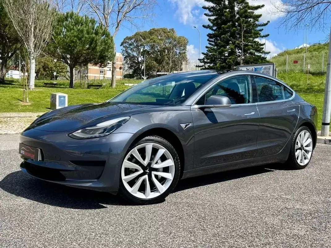 Tesla Model 3 2019 - 23990 EUR, 83000 km - AUTO.MOTO.pt - 83000km - foto 1 de 26