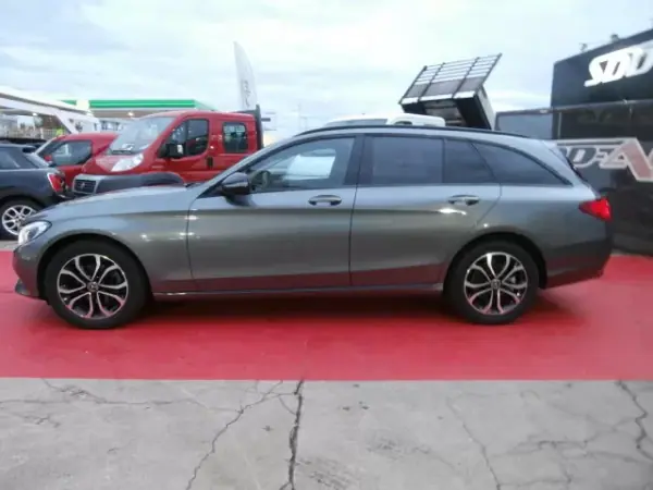 Mercedes-Benz C 180 2017 - 24900 EUR, 141265 km - AUTO.MOTO.pt - 141265km - foto 6 de 40