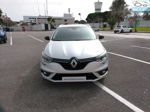 Renault Mégane Sport Tourer 2020 - 14250 EUR, 178000 km - AUTO.MOTO.pt - 178000km - foto 24 de 26