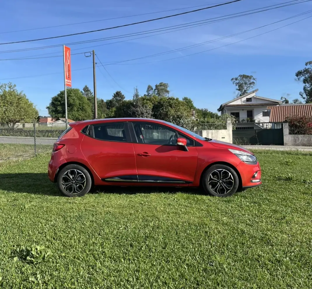 Renault Clio 2017 - 9900 EUR, 154000 km - AUTO.MOTO.pt - 154000km - foto 3 de 12