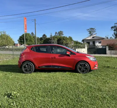 Renault Clio 2017 - 9900 EUR, 154000 km - AUTO.MOTO.pt - 154000km - foto 3 de 12