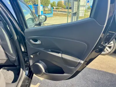 Renault Clio 2019 - 11750 EUR, 89908 km - AUTO.MOTO.pt - 89908km - foto 19 de 24