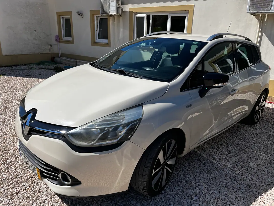 Renault Clio Sport Tourer 2015 - 7950 EUR, 160000 km - AUTO.MOTO.pt - 160000km - foto 3 de 9