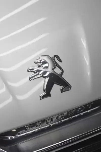 Peugeot 108 2017 - 9500 EUR, 49390 km - AUTO.MOTO.pt - 49390km - foto 17 de 45