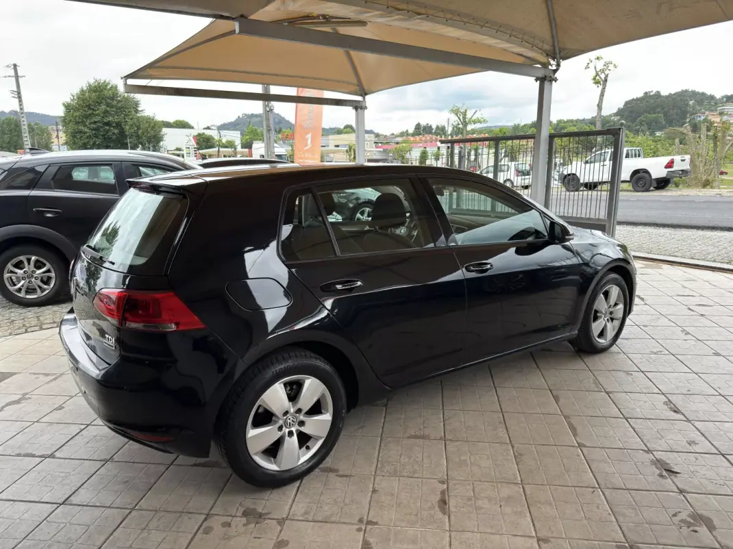 Volkswagen Golf 2015 - 12500 EUR, 195718 km - AUTO.MOTO.pt - 195718km - foto 8 de 27