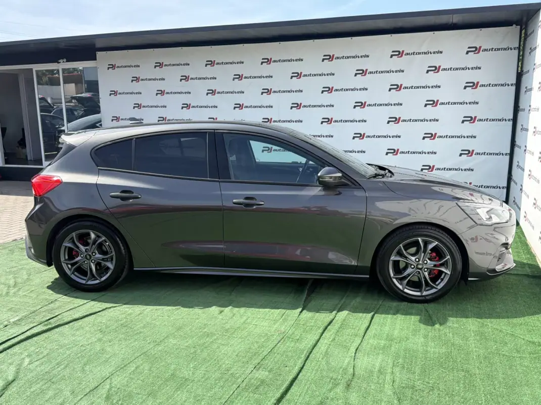 Ford Focus 2018 - 14850 EUR, 79128 km - AUTO.MOTO.pt - 79128km - foto 10 de 20