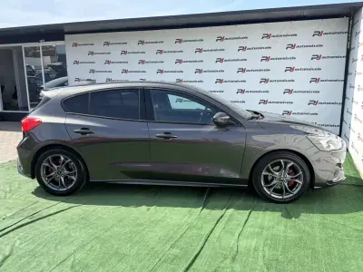 Ford Focus 2018 - 14850 EUR, 79128 km - AUTO.MOTO.pt - 79128km - foto 10 de 20
