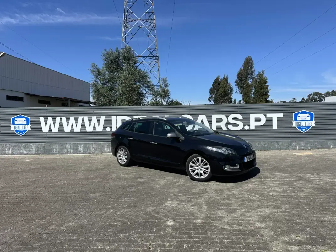 Renault Mégane Break 2013 - 9950 EUR, 182000 km - AUTO.MOTO.pt - 182000km - foto 1 de 18