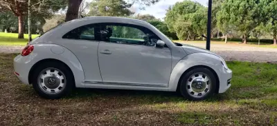 Volkswagen New Beetle 2015 - 14950 EUR, 156200 km - AUTO.MOTO.pt - 156200km - foto 2 de 39