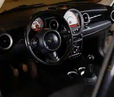 MINI One 2011 - 5500 EUR, 207000 km - AUTO.MOTO.pt - 207000km - foto 5 de 9