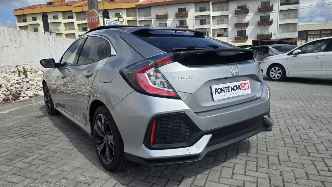 Honda Civic 2017 - 17950 EUR, 128483 km - AUTO.MOTO.pt - 128483km - foto 10 de 30