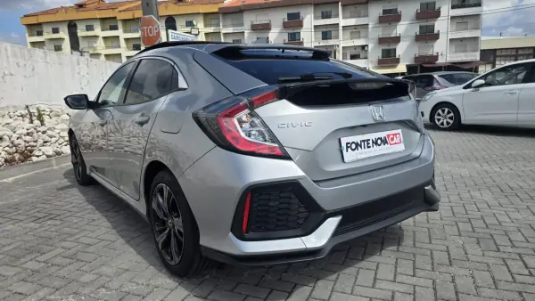 Honda Civic 2017 - 17950 EUR, 128483 km - AUTO.MOTO.pt - 128483km - foto 10 de 30