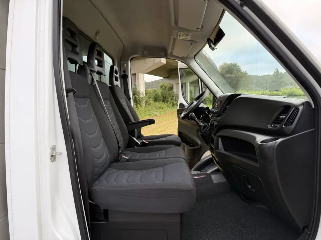 Iveco DAILY 35-140 CONTENTOR E PLATAFORMA 2018 - 29990 EUR, 81000 km - AUTO.MOTO.pt - 81000km - foto 25 de 28