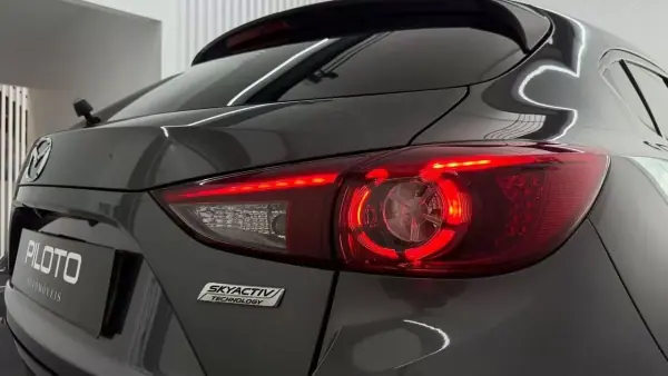 Mazda 3 2017 - 10490 EUR, 162840 km - AUTO.MOTO.pt - 162840km - foto 11 de 28