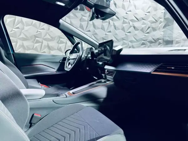Cupra Born 2022 - 35990 EUR, 26601 km - AUTO.MOTO.pt - 26601km - foto 45 de 60