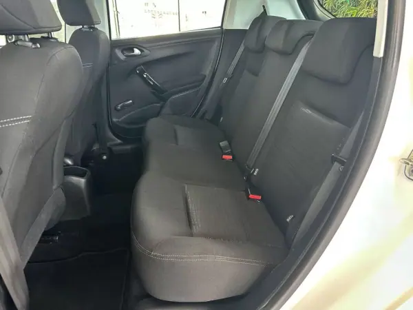 Peugeot 208 2018 - 11990 EUR, 141744 km - AUTO.MOTO.pt - 141744km - foto 14 de 21