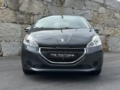 Peugeot 208 2015 - 7990 EUR, 73000 km - AUTO.MOTO.pt - 73000km - foto 4 de 51