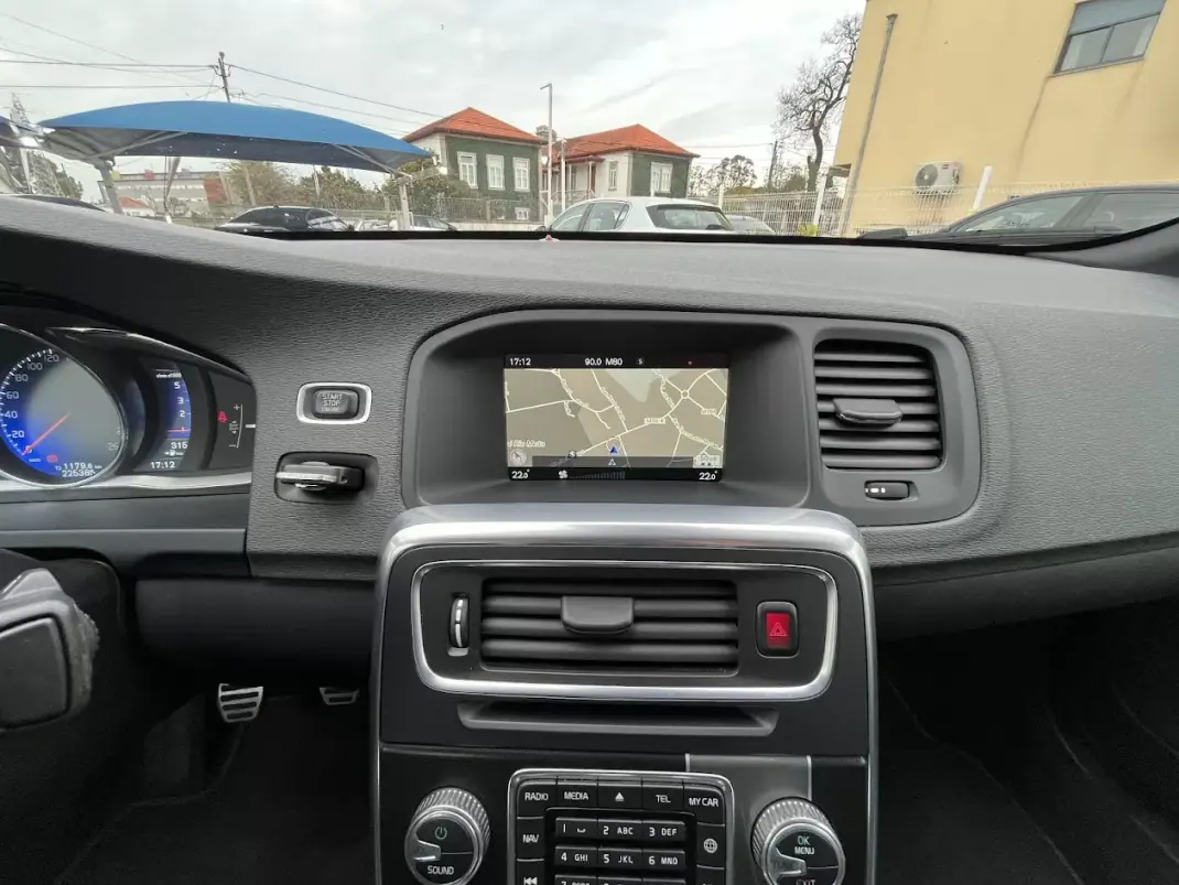 Volvo S60 2015 - 11950 EUR, 225000 km - AUTO.MOTO.pt - 225000km - foto 19 de 53