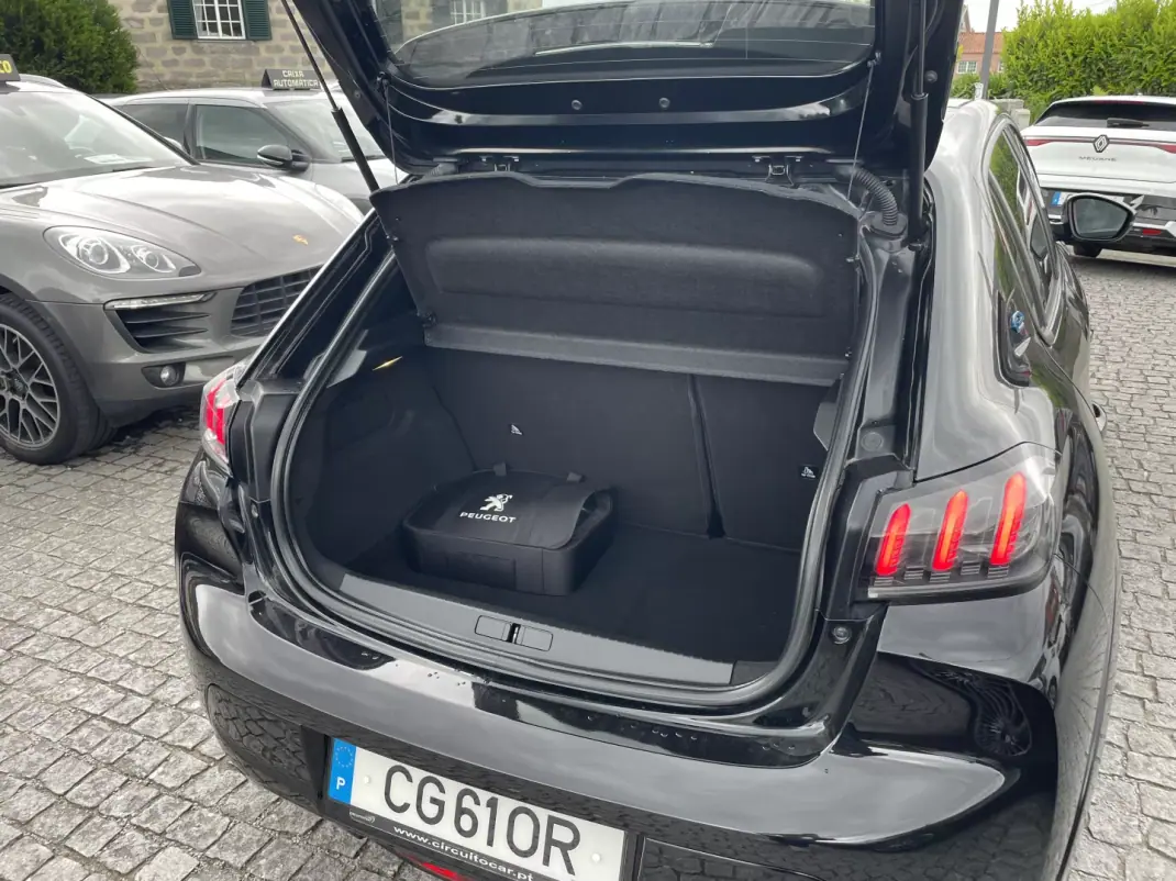 Peugeot e-208 2020 - 17995 EUR, 50681 km - AUTO.MOTO.pt - 50681km - foto 18 de 43