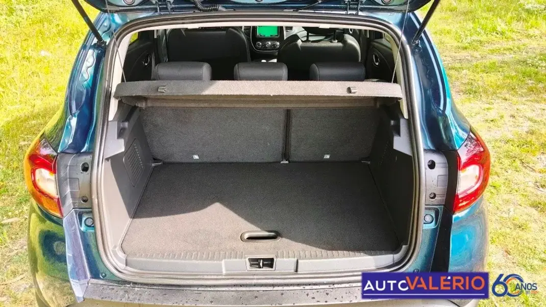 Renault Captur 2019 - 13950 EUR, 61525 km - AUTO.MOTO.pt - 61525km - foto 28 de 30